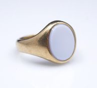 A 9 carat yellow gold Sardonyx set oval signet ring. Hallmarked: WG&S for William Griffiths &
