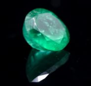 A loose oval shape mixed cut emerald with an approximate carat weight of 2.71 carats.
