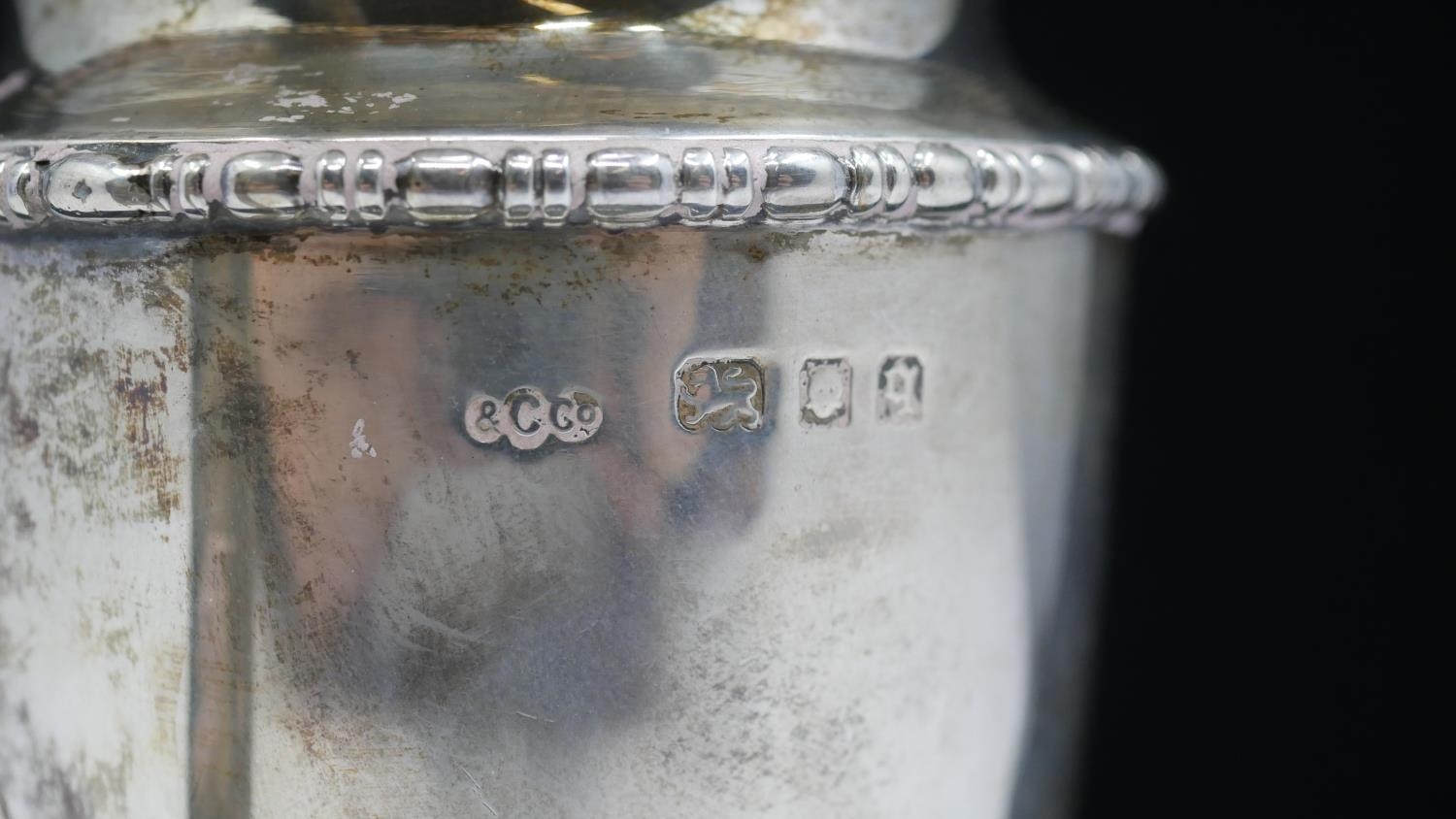 A Victorian sterling silver milk jug with beaded detailing to the edges. Hallmarked: C& Co for - Image 4 of 6