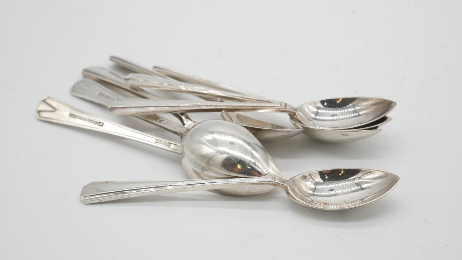 A eight person silver plated part dinner set by Roberts and Belk with geometric design. L.25cm - Image 2 of 12
