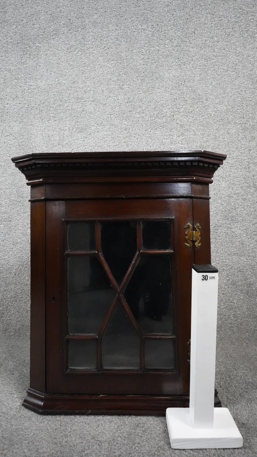 A 19th century mahogany hanging corner cabinet with astragal glazed door. H.52 W.44 D.25 (locked and - Image 7 of 7