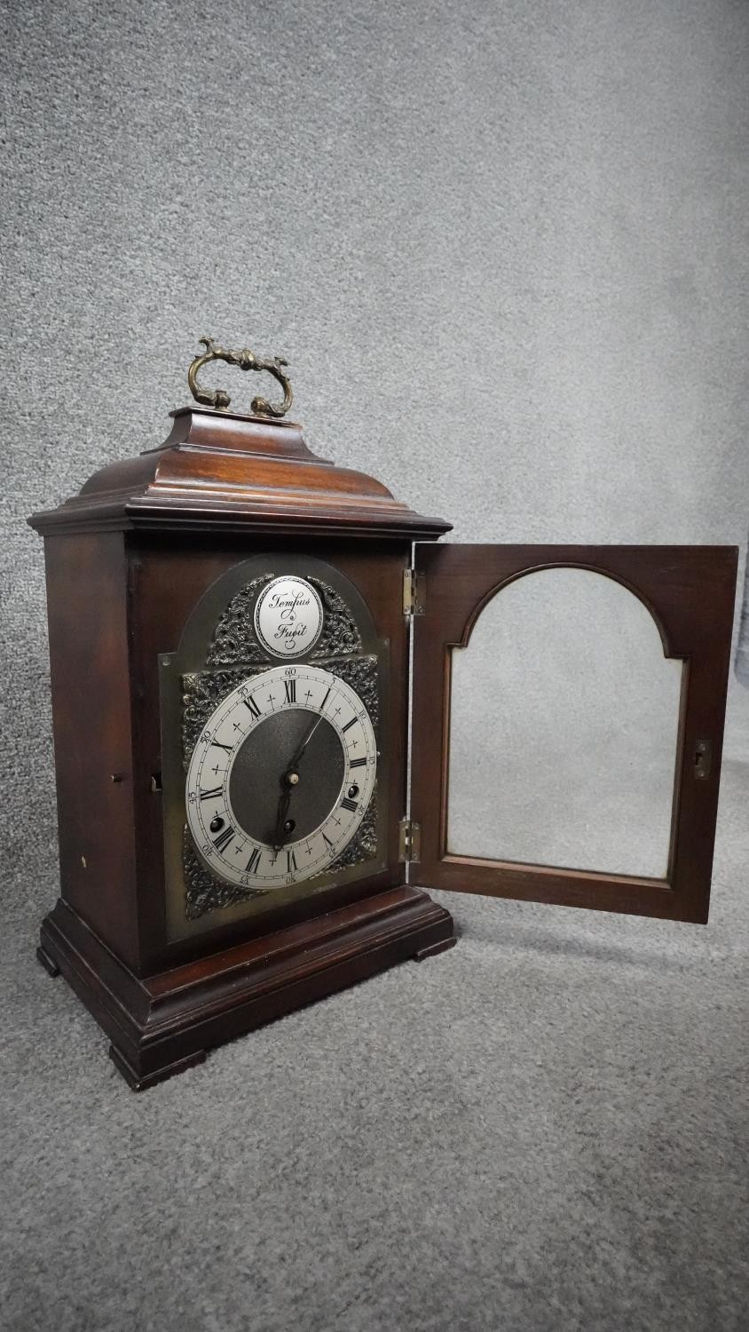 A modern 18th century style bracket clock, the dial inscribed 'Tempus Fugit', with Roman numerals - Image 5 of 8