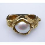 Attributed to Charles de Temple. A yellow metal (tested 18 carat) and cultured pearl clip clasp.