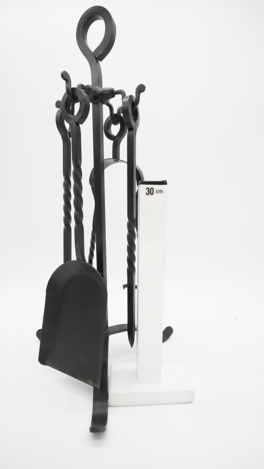 A cast iron stand with fire tools. Handles with twisted design. H.56cm - Image 2 of 7