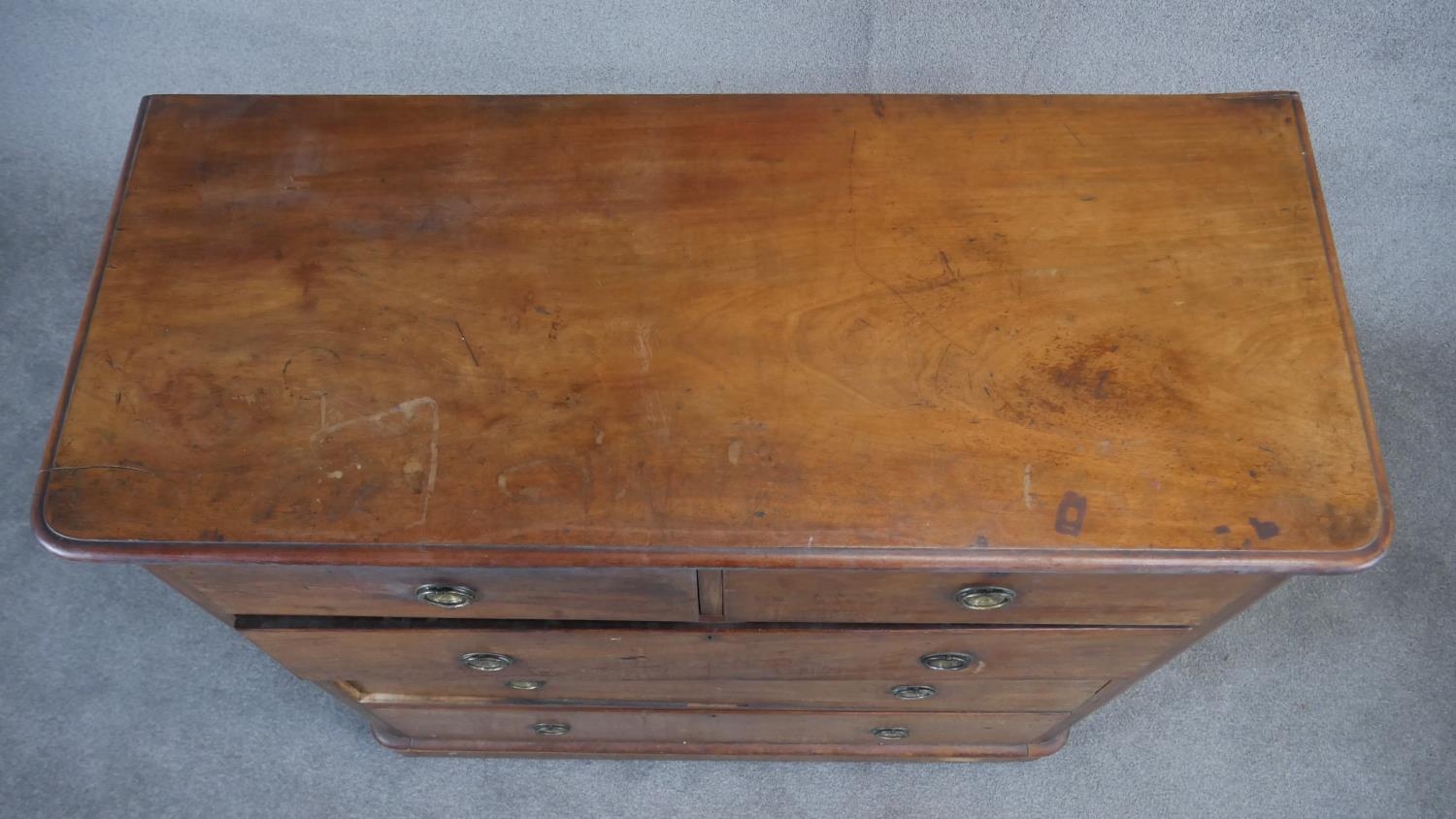 A Victorian mahogany chest of drawers with moulded rounded corners resting on plinth base. H.118 W. - Image 6 of 6
