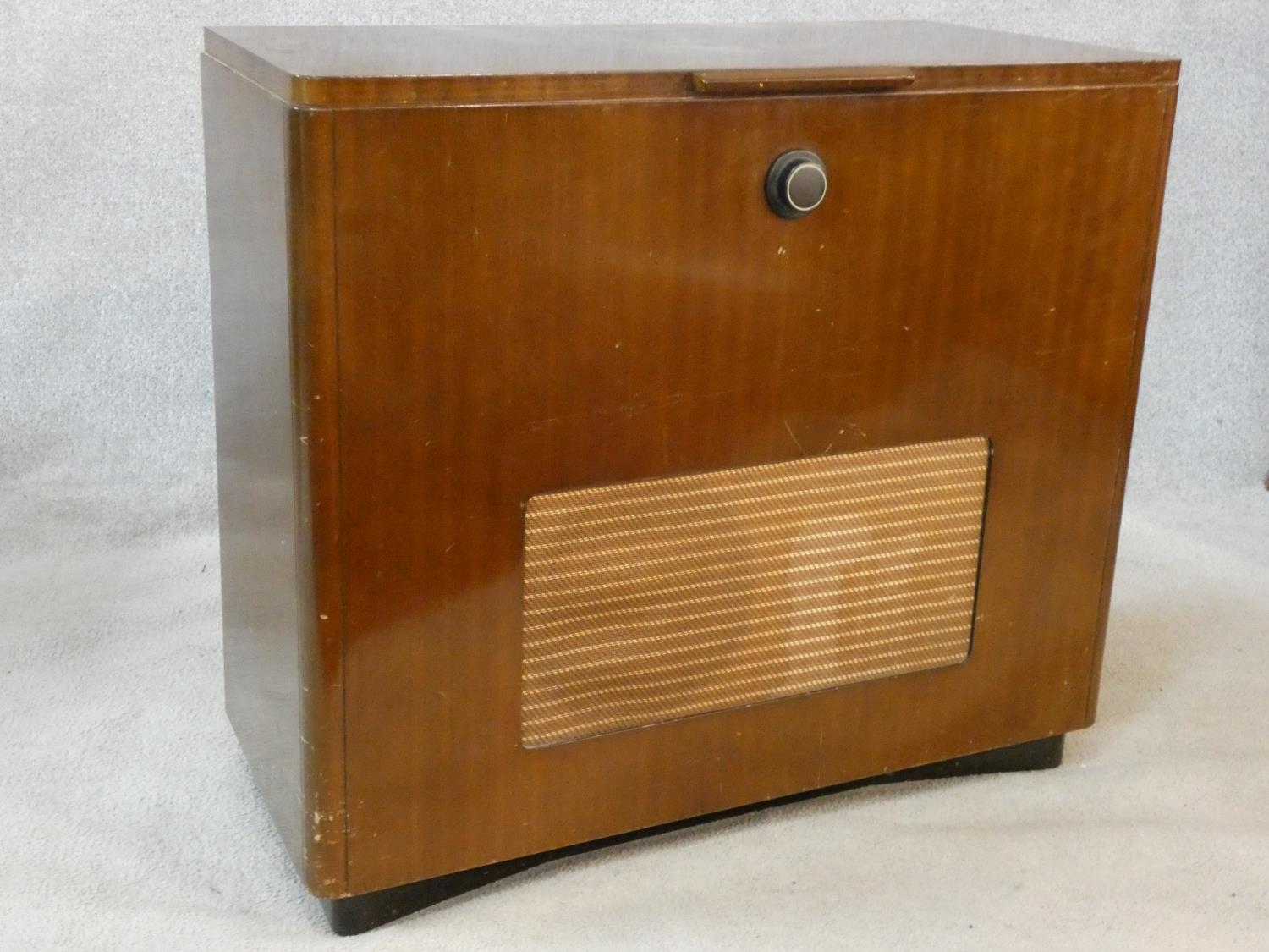 A vintage teak floor standing Ekco radiogram and record player. H.72 W.83 D.39cm - Image 2 of 17