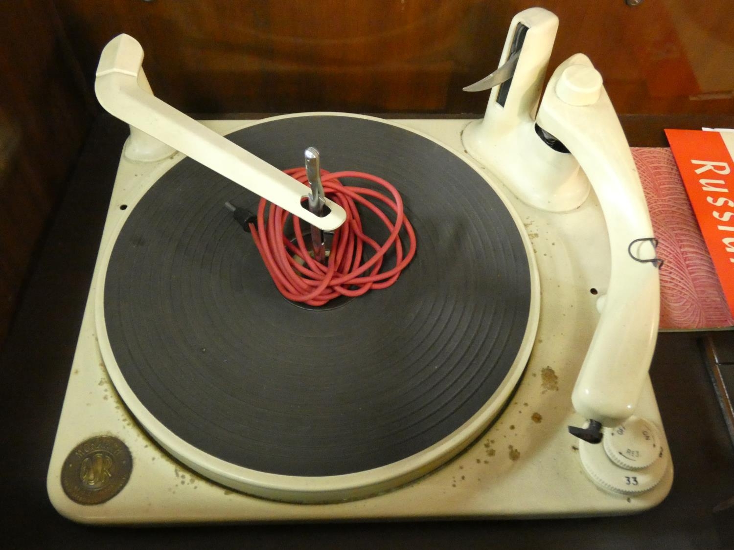 A vintage teak floor standing Ekco radiogram and record player. H.72 W.83 D.39cm - Image 5 of 17