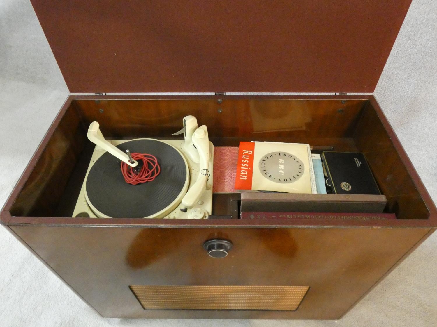 A vintage teak floor standing Ekco radiogram and record player. H.72 W.83 D.39cm - Image 4 of 17