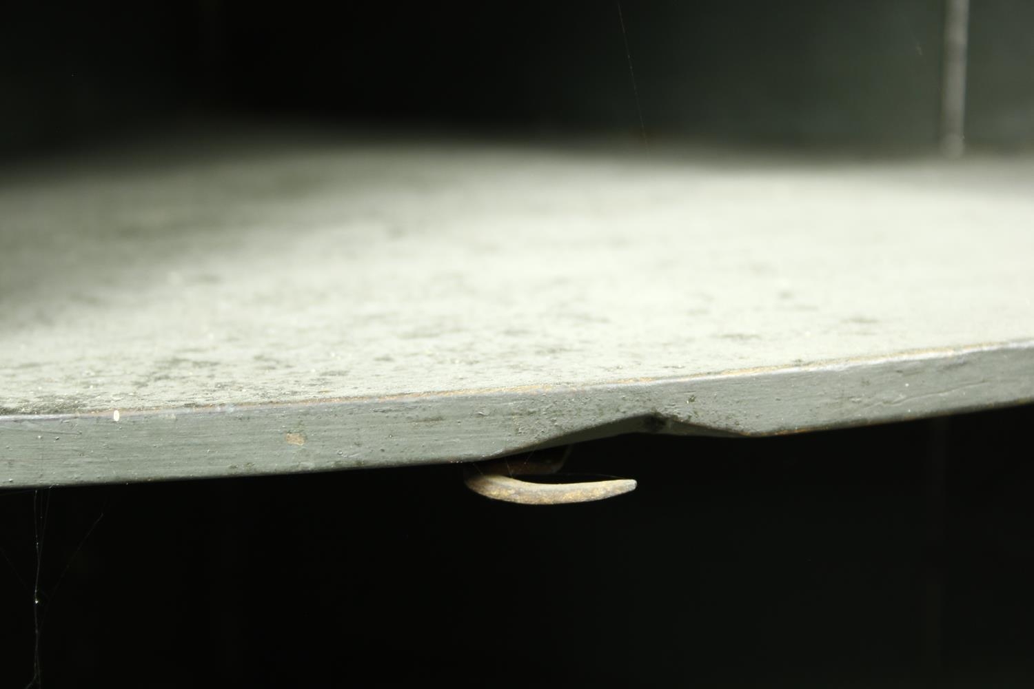 A Georgian mahogany bow fronted two section corner cabinet with satinwood stringing and conch - Image 17 of 18