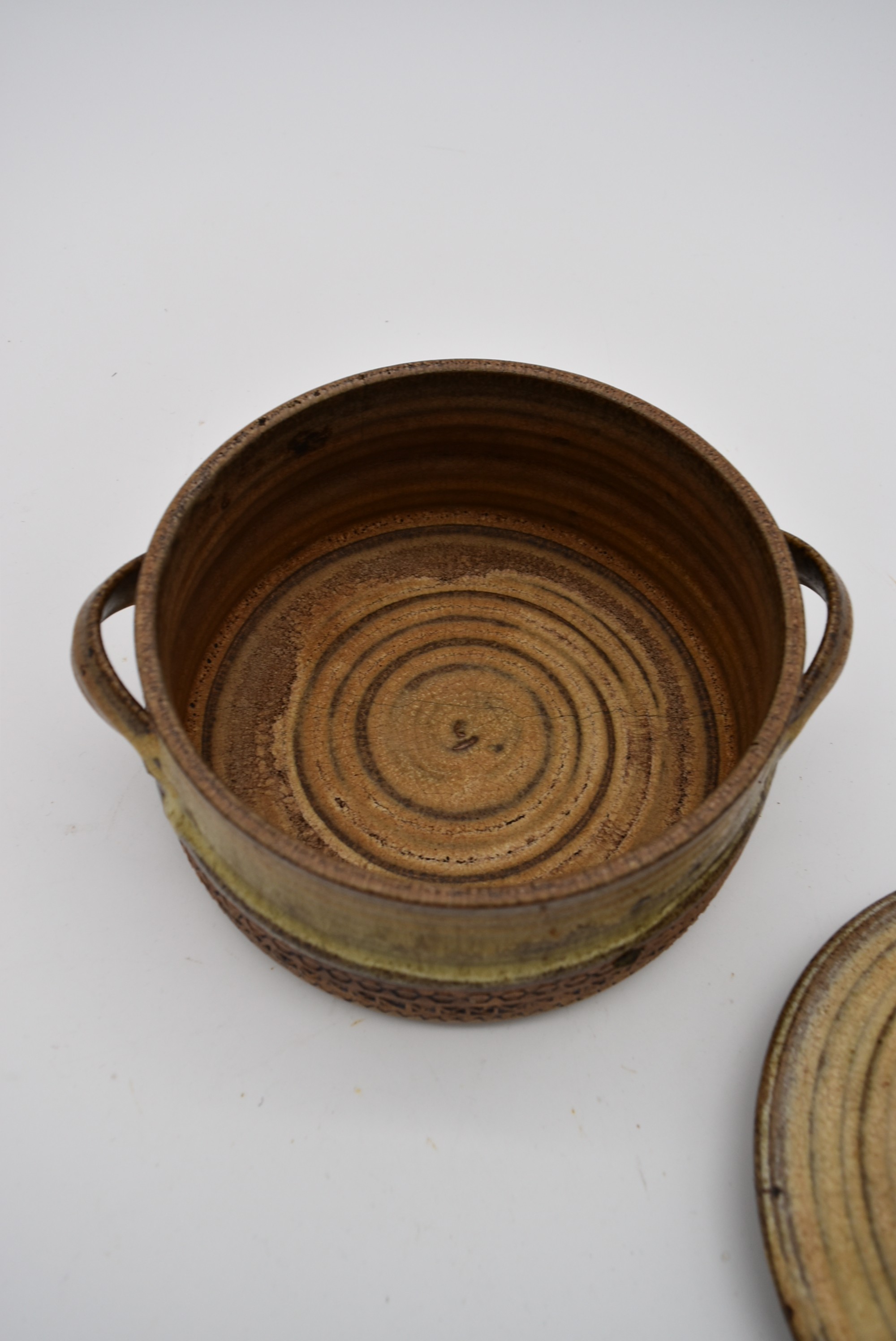 A lidded casserole pot, signed to base 'Dianne Sanders' - Image 3 of 4