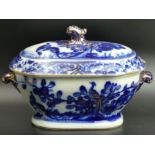 Victorian Mason's blue and white flow blue, exotic bird and tree design, large pottery tureen. 36 cm