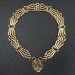 9 carat gold fancy link gate bracelet. 8.1 grams. 9.2 mm wide x 200 mm long. UK Postage £10.