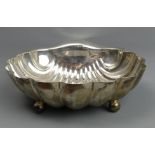 Edwardian Silver large shell form dish, Sheffield 1905. 23.5 cm x 22 cm x 8.5 cm. 340 grams. UK
