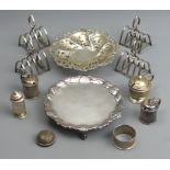 Four matching silver plated toast racks, silver part cruet, napkin ring and other items. 92 grams.