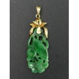 Chinese 18 carat gold mounted carved jade pendant. 2.8 grams. 36 mm x 12 mm. UK Postage £12.