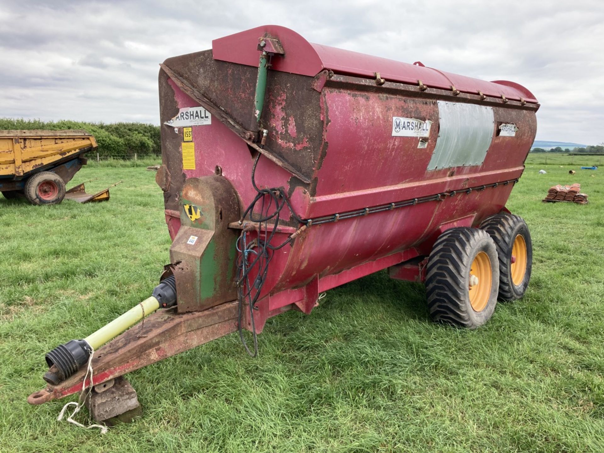 Marshall 1000 twin axle muck speader