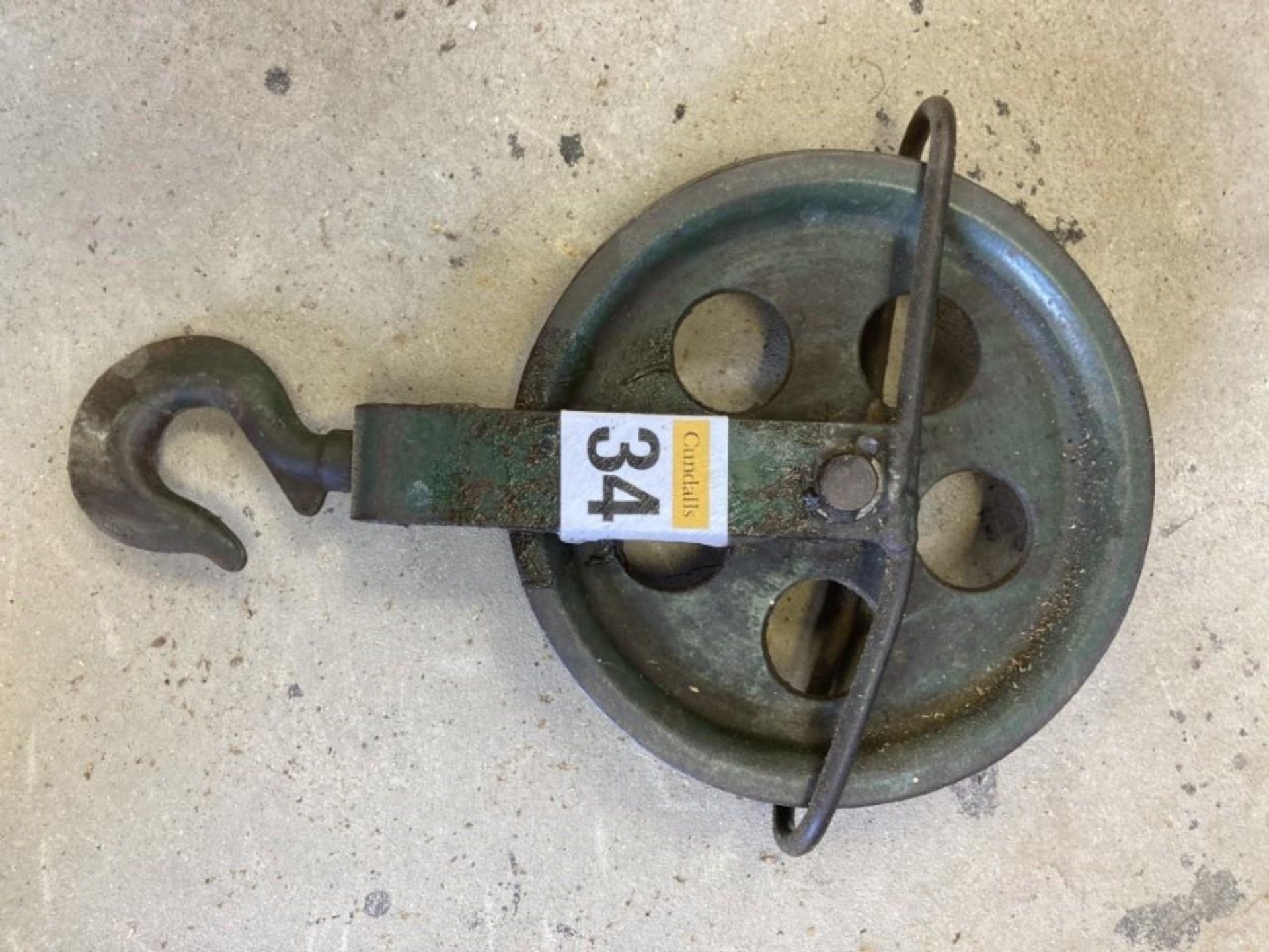 PULLEY WHEEL WITH HOOK