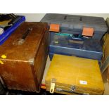 TWO PLASTIC TOOLBOXES WITH TOOLBITS ETC PLUS WOODEN BOX OF TOOLBITS ETC PLUS WOODEN TOOL UNIT WITH