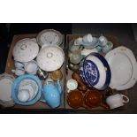 TWO TRAYS OF CHINA AND CERAMICS TO INCLUDE A DOULTON BLUE AND WHITE FRUIT BOWL A/F