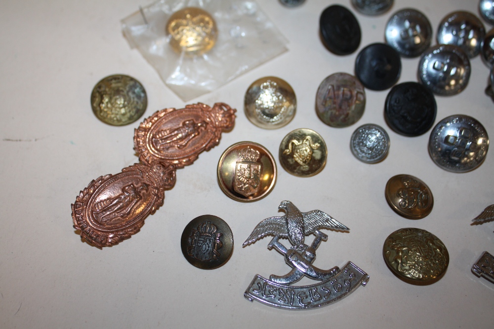 A COLLECTION OF VINTAGE MILITARY BUTTONS ETC. - Image 2 of 3