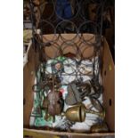 A BOX OF METALWARE TO INCLUDE WINE RACK, BRASS GOBLETS, MUSICIAN FIGURES ETC