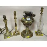 A COLLECTION OF BRASS TABLE LAMPS, TO INCLUDE A CONVERTED OIL LAMP