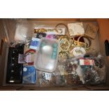 A TRAY OF MOSTLY MODERN COSTUME JEWELLERY ETC.