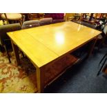 A LARGE EARLY /MID 20TH CENTURY LIGHT OAK DINING TABLE H-77 W-100 L-183 CM