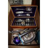 A BOX OF METALWARE TO INCLUDE A CANTEEN OF CUTLERY