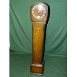 A VINTAGE OAK CASED GRAND DAUGHTER CLOCK H-133 CM