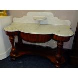 A VICTORIAN MAHOGANY SHAPED MARBLE TOPPED WASHSTAND H-101 W-132 CM