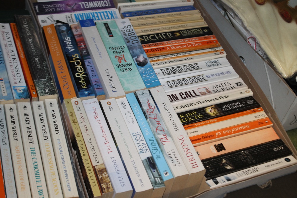 FOUR TRAYS OF PAPERBACK NOVELS (TRAYS NOT INCLUDED) - Image 4 of 5
