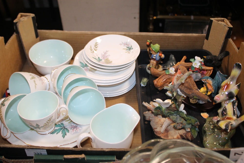 TWO TRAYS OF SUNDRIES AND CERAMICS TO INCLUDE A FOOD PROCESSOR, CERAMIC BIRD ORNAMENTS ETC. - Image 2 of 3