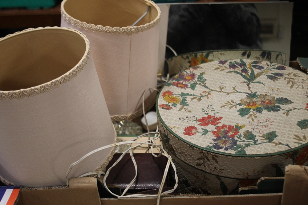 TWO TRAYS OF SUNDRIES TO INCLUDE PART DRESSING TABLE SET, HATBOX ETC. - Image 3 of 3