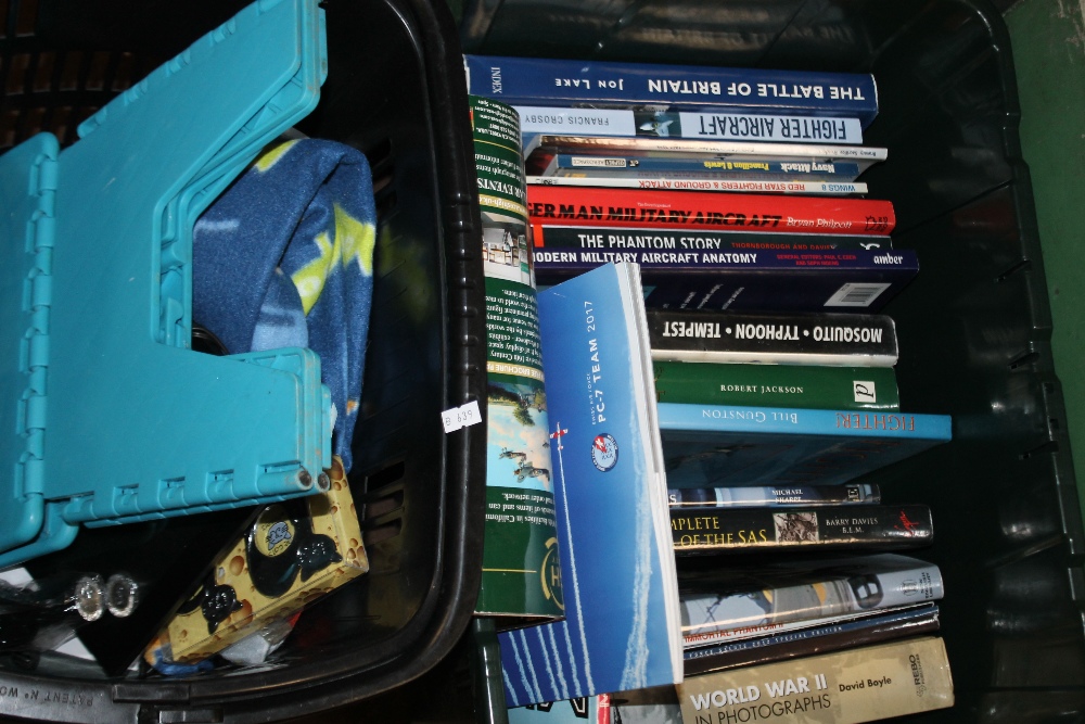 A QUANTITY OF SUNDRIES TO INCLUDE BOOKS, CERAMICS, ETC. - Image 2 of 4