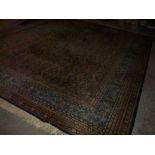 A LARGE PURE WOOL RUG, SIZE 380 X 275 CM