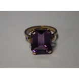A 9 CT GOLD DRESS RING SET WITH LARGE PURPLE STONE
