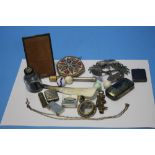 A QUANTITY OF COLLECTABLES TO INCLUDE A HALLMARKED SILVER PICTURE FRAME, A VESTA CASE, CIGARETTE