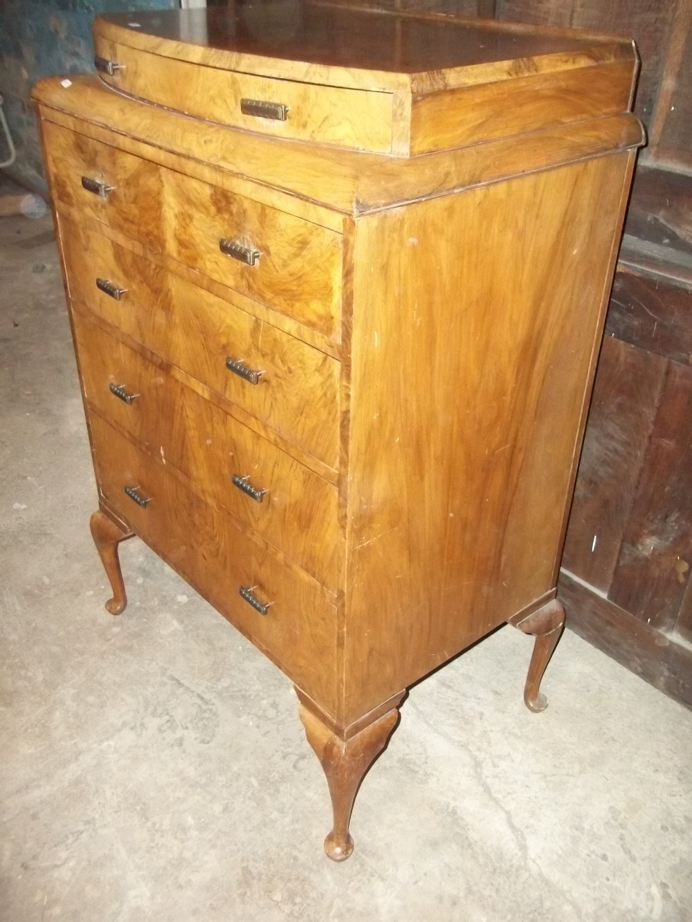 A BURR WALNUT BRITISH MADE FIVE DRAW PARTIALLY BOW FRONTED CHEST OF DRAWS WITH CABREOLE LEGS - Image 3 of 3