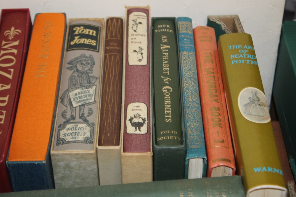 A TRAY OF FOLIO SOCIETY BOOKS AND VARIOUS ILLUSTRATED BOOKS - Image 3 of 3