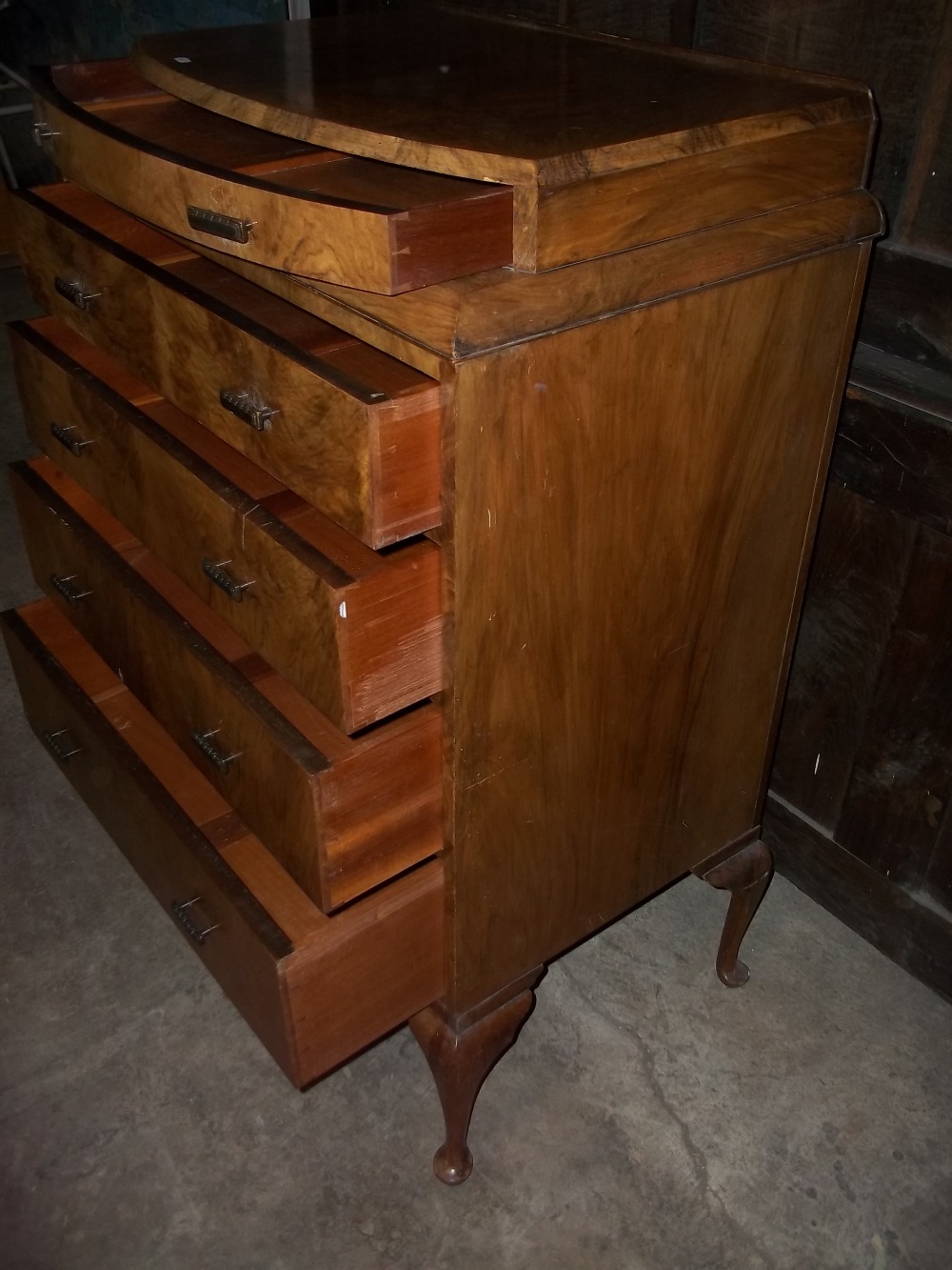 A BURR WALNUT BRITISH MADE FIVE DRAW PARTIALLY BOW FRONTED CHEST OF DRAWS WITH CABREOLE LEGS - Image 2 of 3