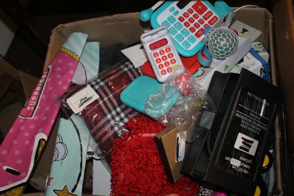 THREE BOXES OF NEW ITEMS TO INCLUDE JUSTIN BIEBER ACTIVITY SETS, COAT HANGERS, PHONE CASES ETC. - Image 3 of 4