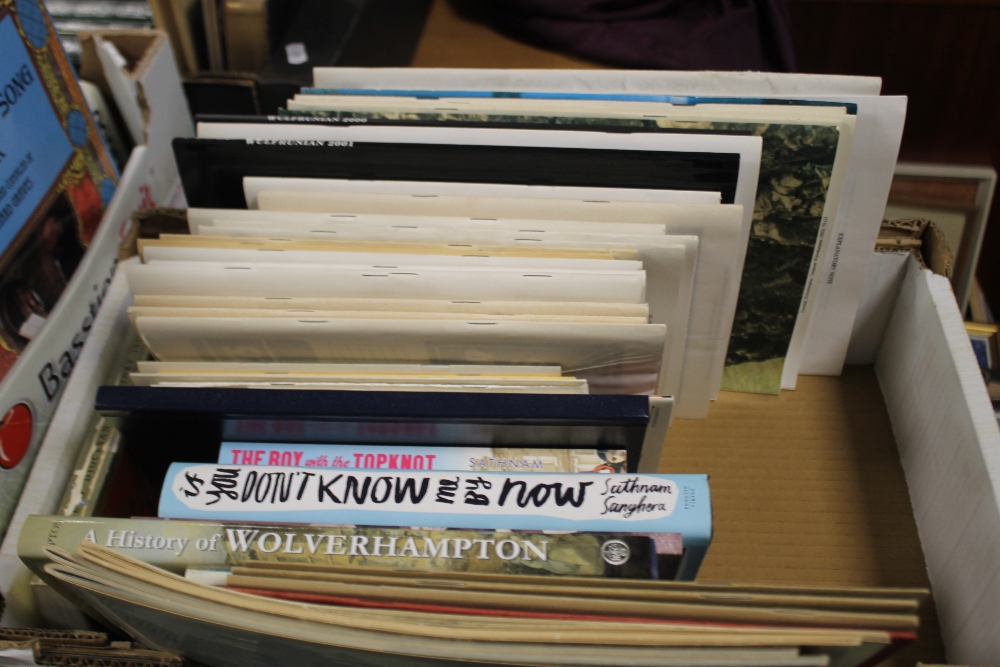 A TRAY OF WOLVERHAMPTON INTEREST BOOKS INCLUDING COPIES OF WULFRUNIAN (WOLVERHAMPTON GRAMMAR