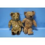 TWO VINTAGE JOINTED TEDDY BEARS, in playworn condition, have been very well loved¦Condition Report: