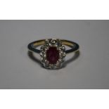 18 CT YELLOW GOLD OVAL CUT RUBY AND RBC DIAMOND CLUSTER RING, RUBY 0.80 CT, DIAMONDS 0.40 CT