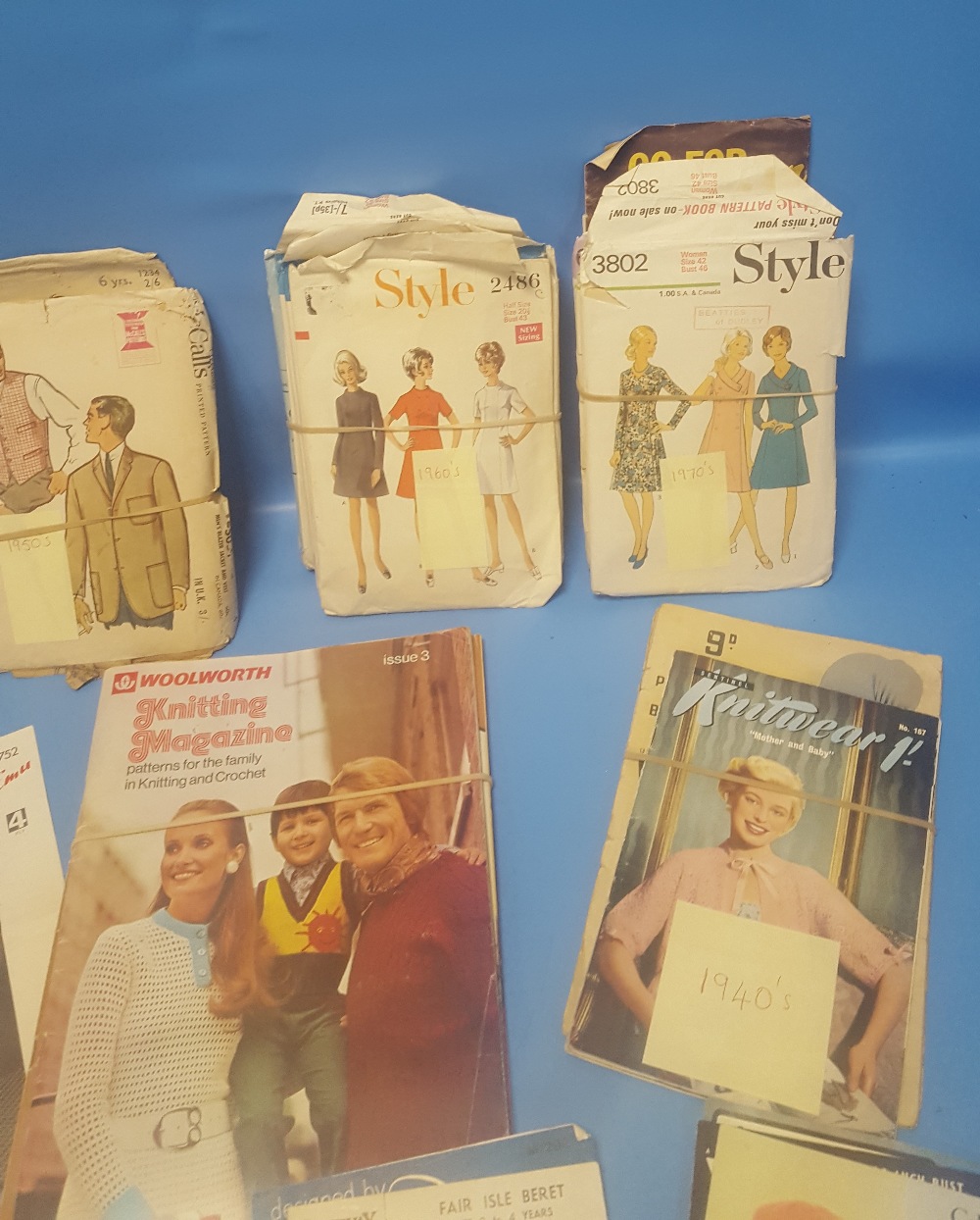 A COLLECTION OF KNITTING PATTERNS, SEWING PATTERNS ETC TO INCLUDE 1940S, 1950S, 1960S ETC. - Image 6 of 6