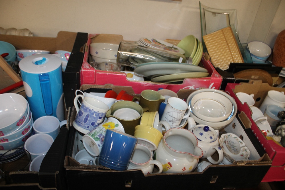 SIX TRAYS OF CERAMICS AND SUNDRIES (TRAYS NOT INCLUDED) - Image 3 of 4