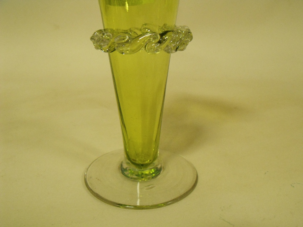 A VICTORIAN VASELINE GLASS JACK IN THE PULPIT VASE - Image 3 of 4