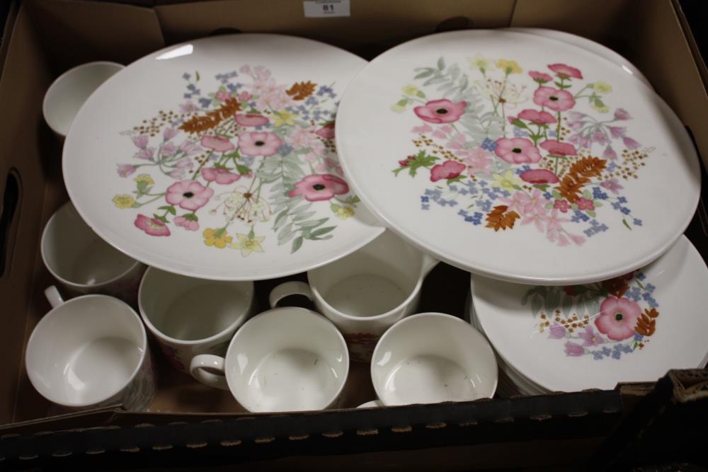 A TRAY OF WEDGWOOD MEADOW SWEET CHINA