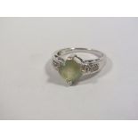 A LADIES 9CT WHITE GOLD DRESS RING WITH DIAMONDS AND PERIDOT, SIZE O